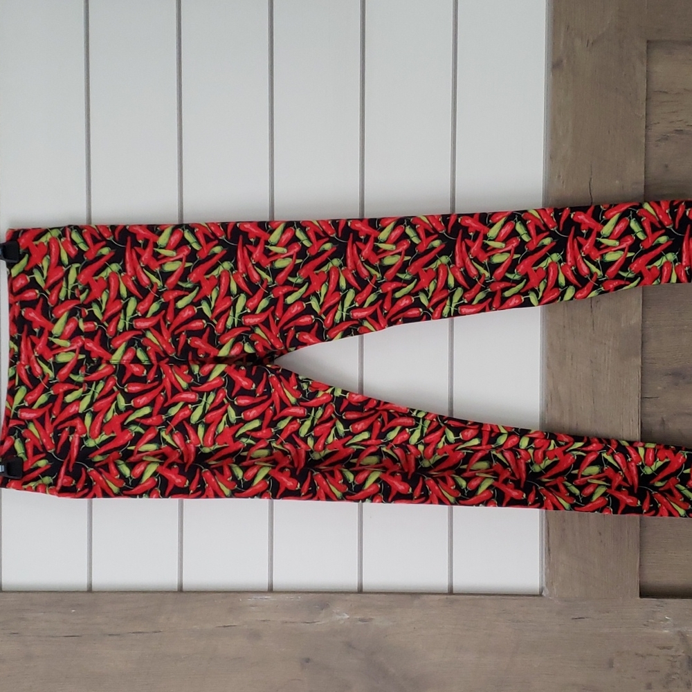 Pepper print leggings S/M (8-10) EUC. Wore 1x.
